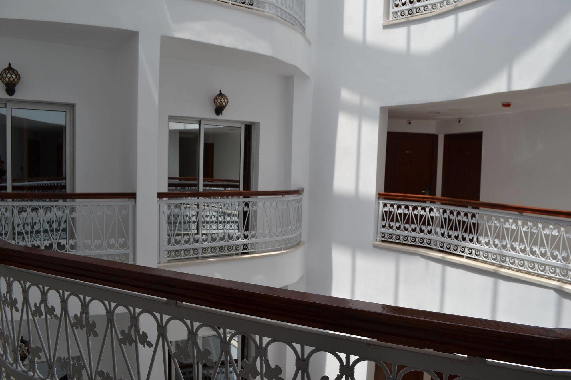 Hotel La Place Ел Джадида Екстериор снимка